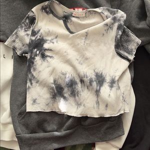 I’m selling this white tie dye cropped shirt.